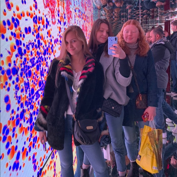 Meet your Posher, Lily - Picture 2 of 5